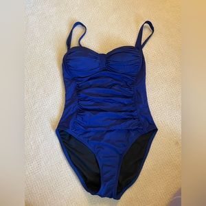 La Blanca size 8 swimsuit used deep blue one piece.